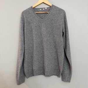 Uniqlo Men's Light Gray Cashmere V-Neck Sweater